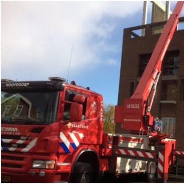 Bouwvakker gewond na val op dak gemeentehuis Aalsmeer